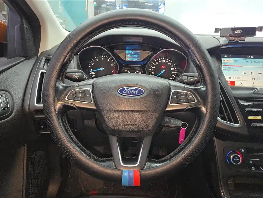 Ford Focus 2017 — фото 14