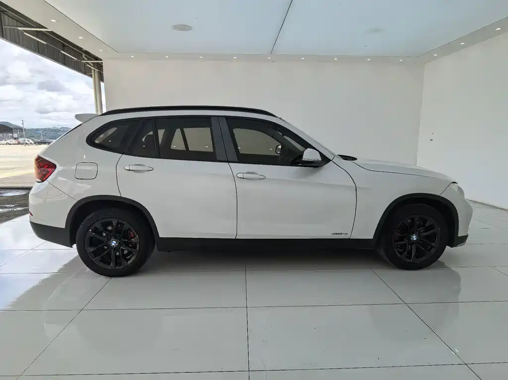 BMW X1 2015 — фото 12