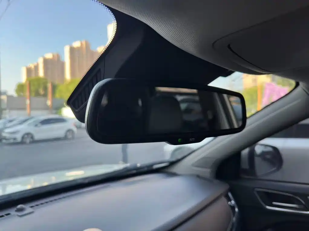 Roewe RX5 New Energy 2018 — фото 12