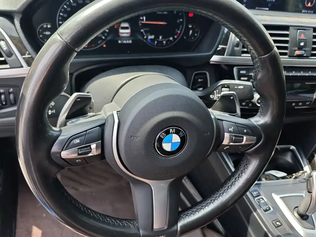 BMW 3 Series 2019 — фото 12