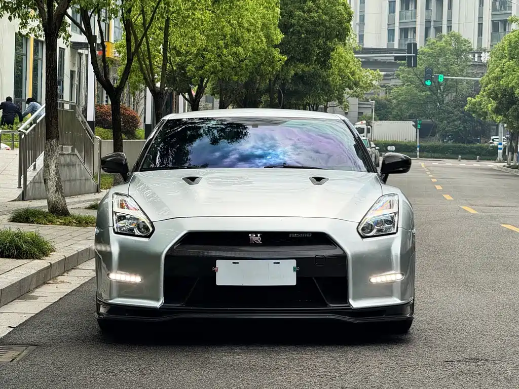 Nissan GT-R 2012 — фото 2