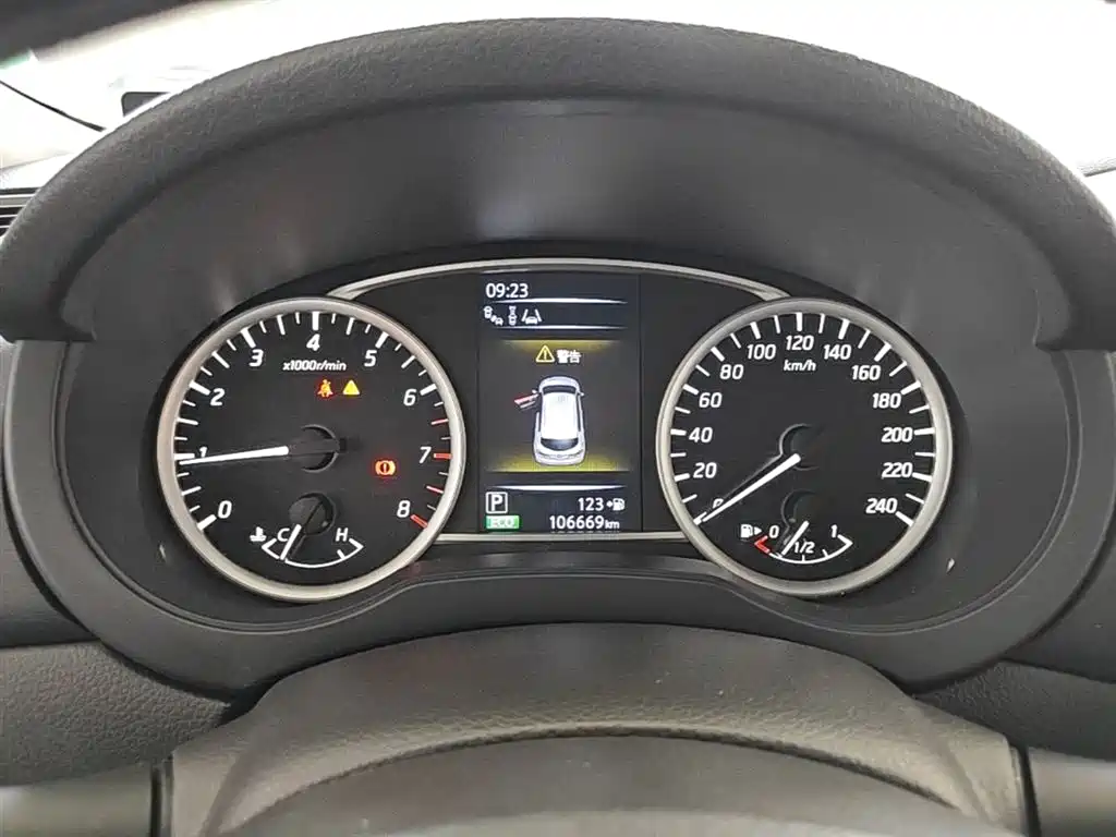 Nissan Tiida 2019 — фото 12