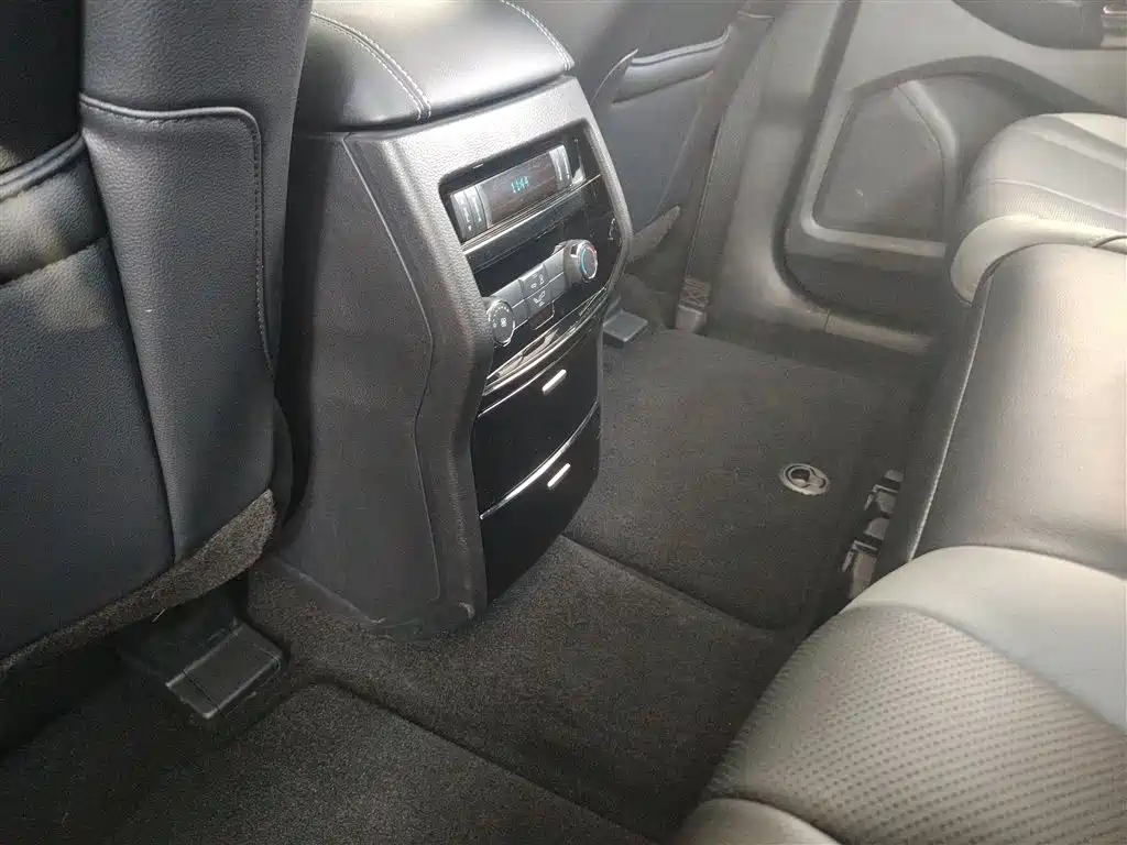 Ford Edge 2018 — фото 16