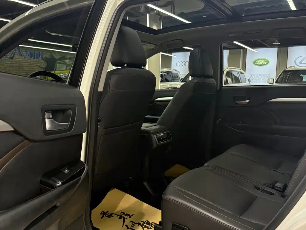 Toyota Highlander 2018 — фото 12