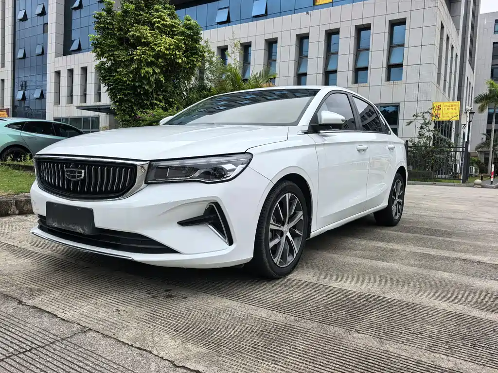 Geely Emgrand 2023