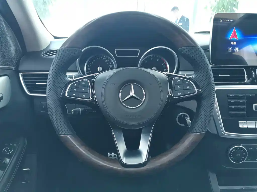Mercedes-Benz M-Class 2015 — фото 9