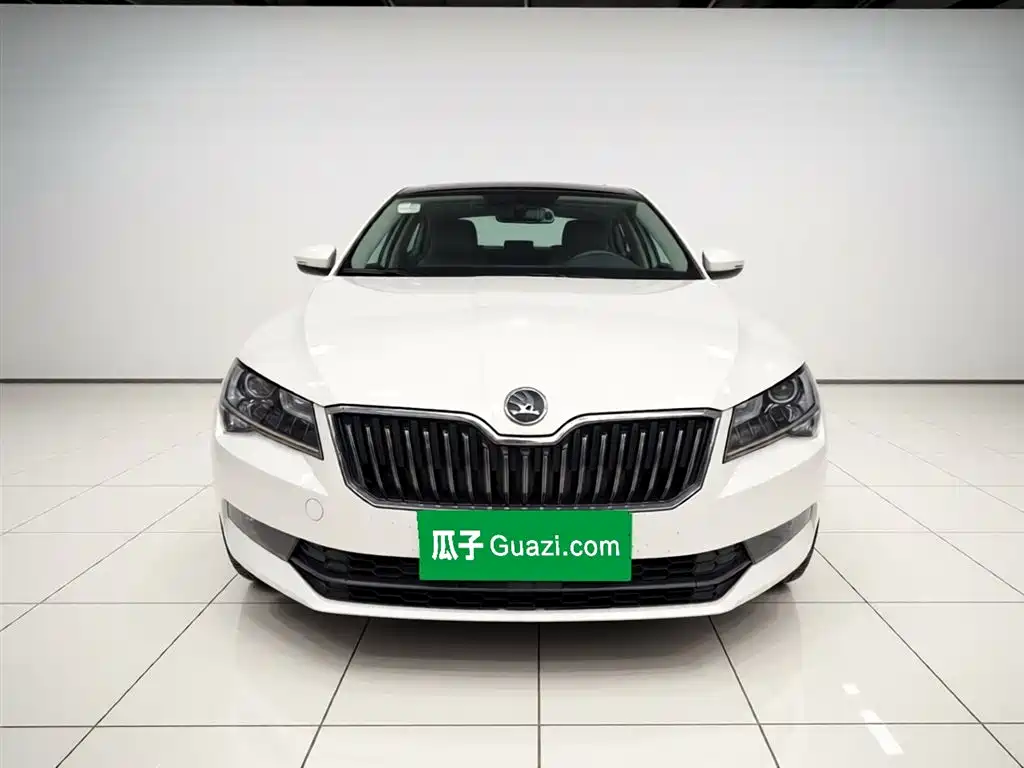 Skoda Superb 2019 — фото 2