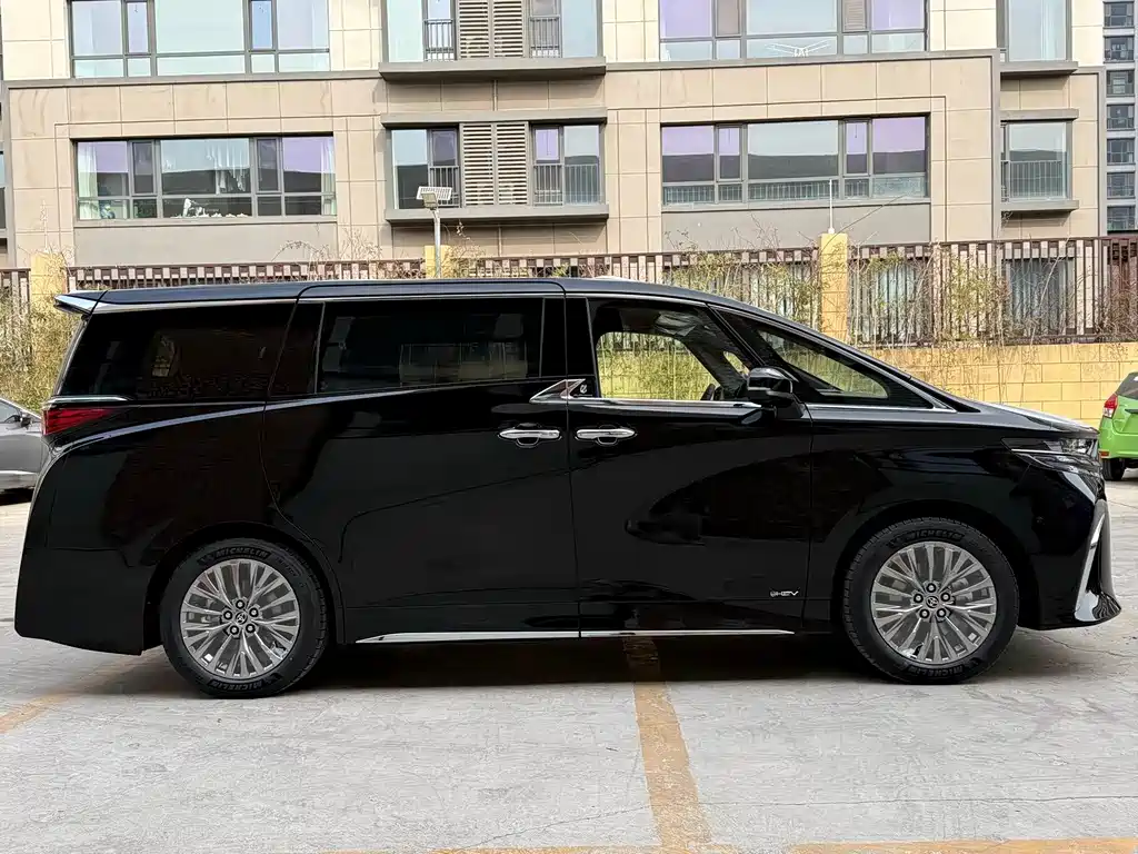 Toyota Alphard 2025 — фото 6