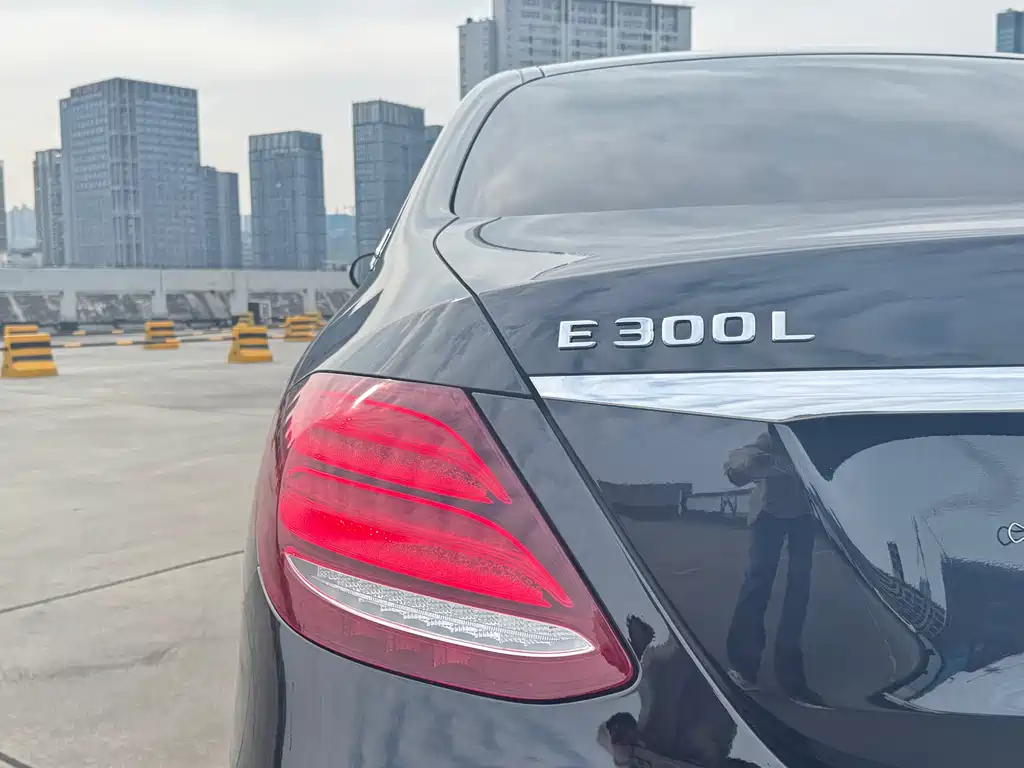 Mercedes-Benz E-Class 2020 — фото 15