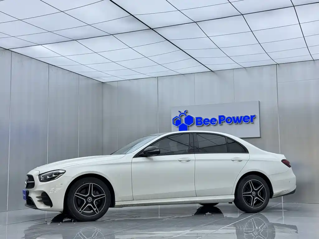 Mercedes-Benz E-Class 2023 — фото 11