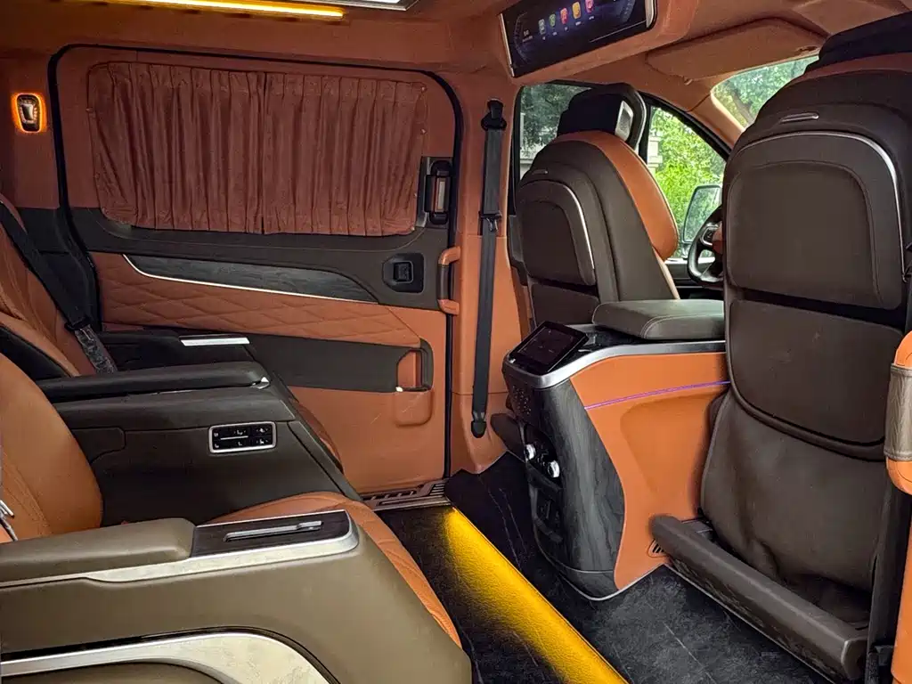 Ford Tourneo 2025 — фото 13