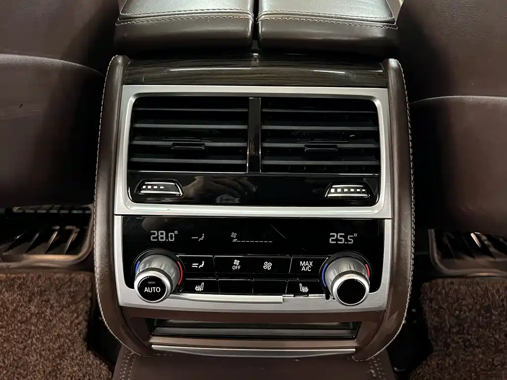 BMW 7 Series 2020 — фото 13