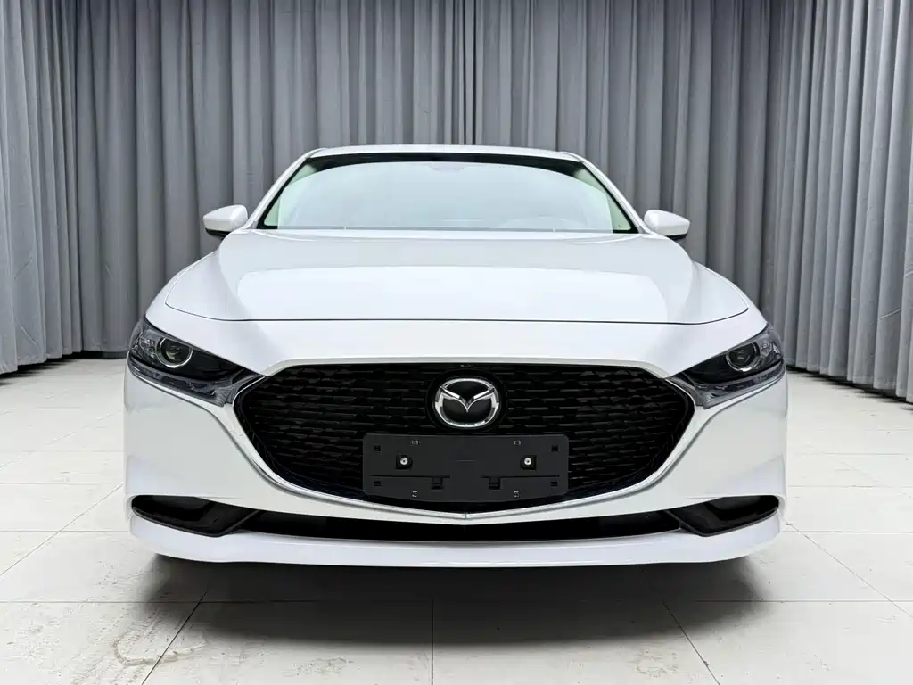 Mazda 3 Axela 2022 — фото 2