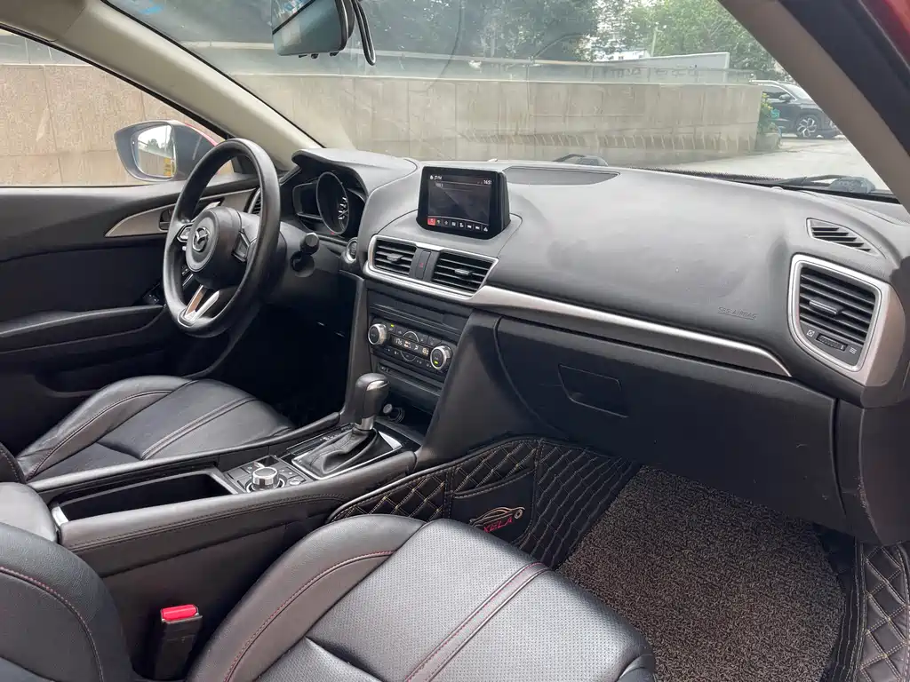 Mazda 3 Axela 2018 — фото 15