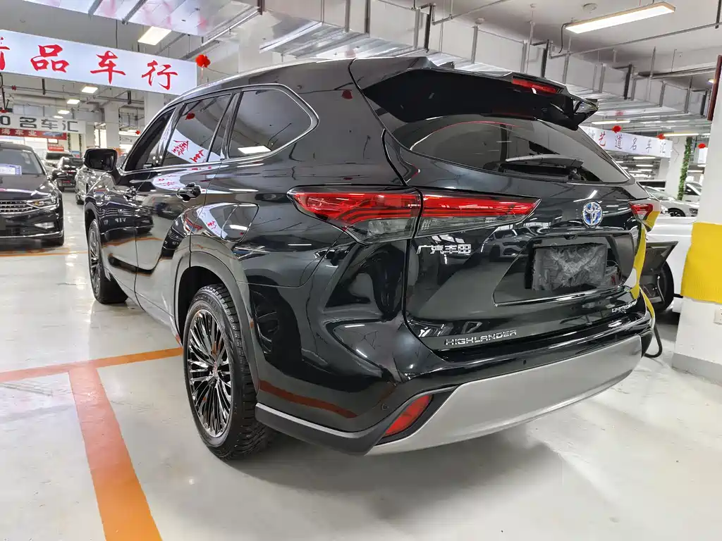 Toyota Highlander 2022 — фото 6