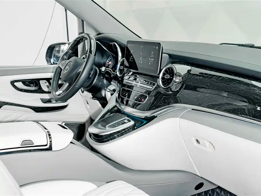 Mercedes-Benz V-Class 2024 — фото 19