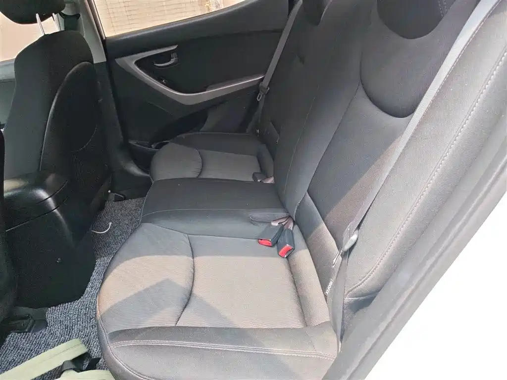 Hyundai Elantra Langdong 2017 — фото 15
