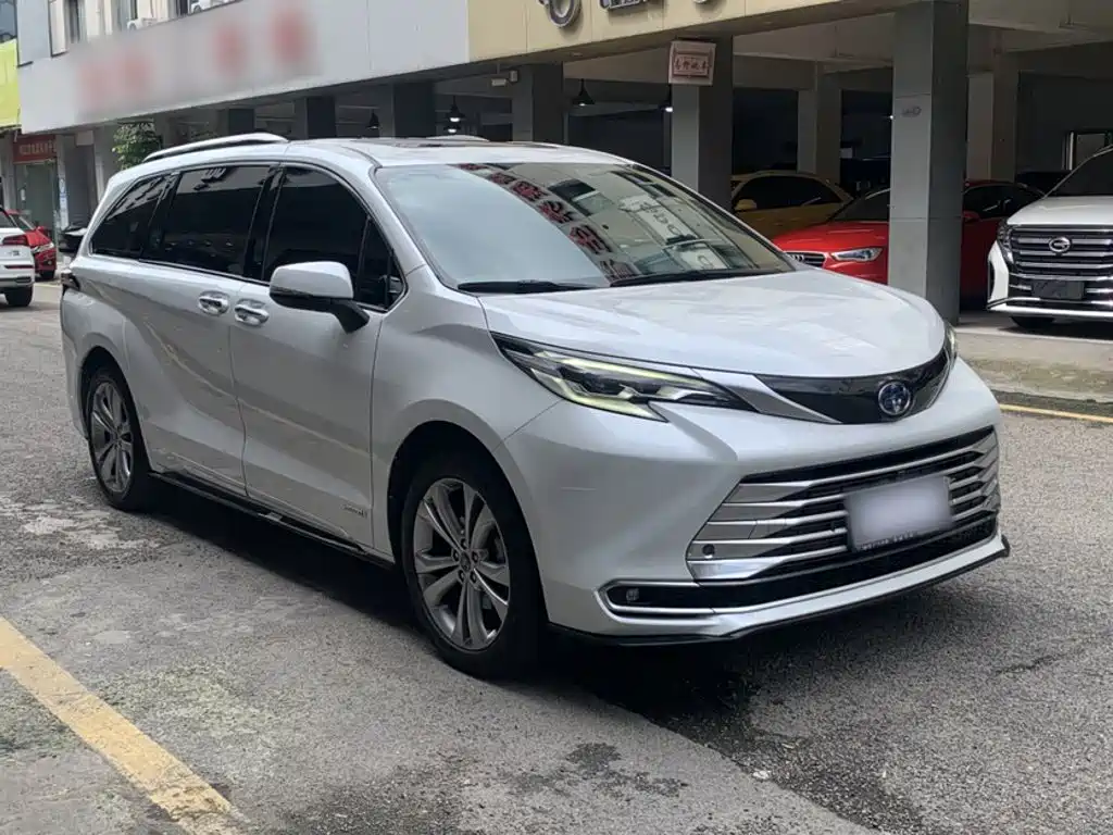 Toyota Sienna 2022 — фото 20