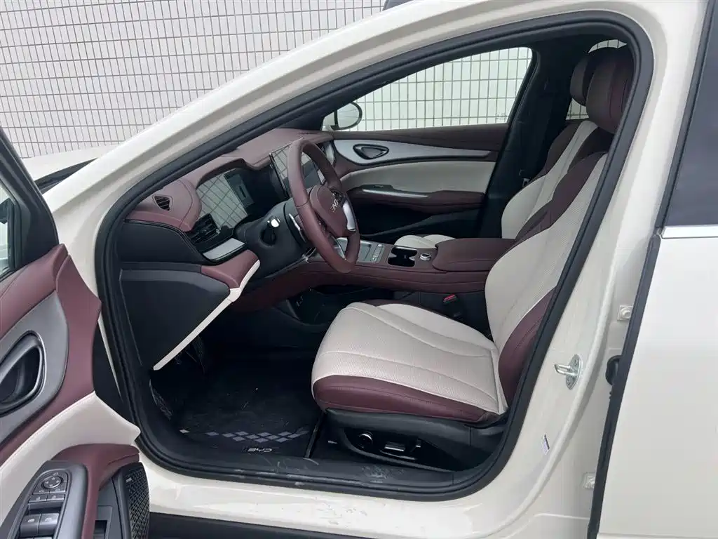 BYD Seal 07 DM-i 2025 — фото 7
