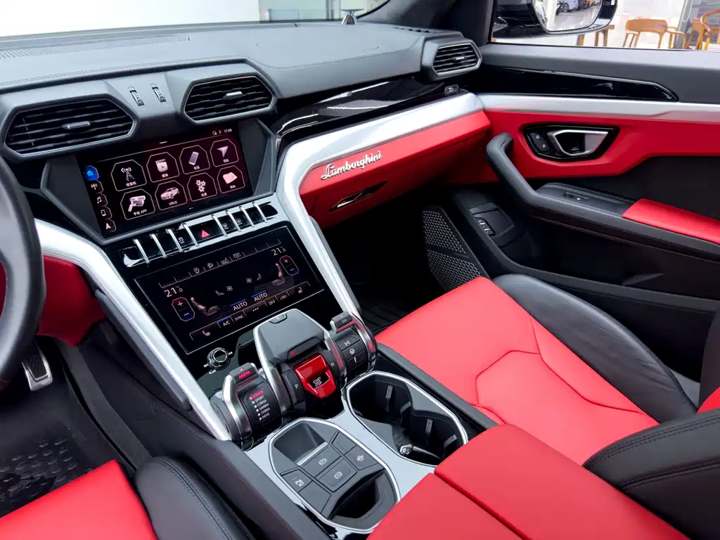 Lamborghini Urus 2019 — фото 25