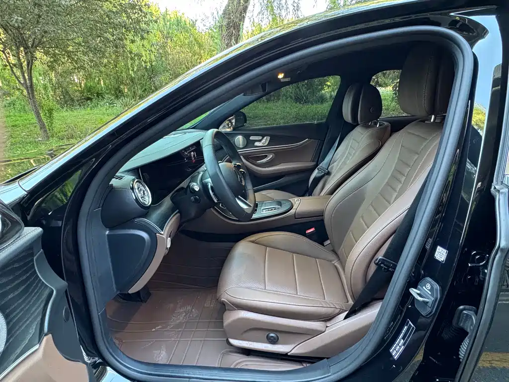Mercedes-Benz E-Class 2023 — фото 10