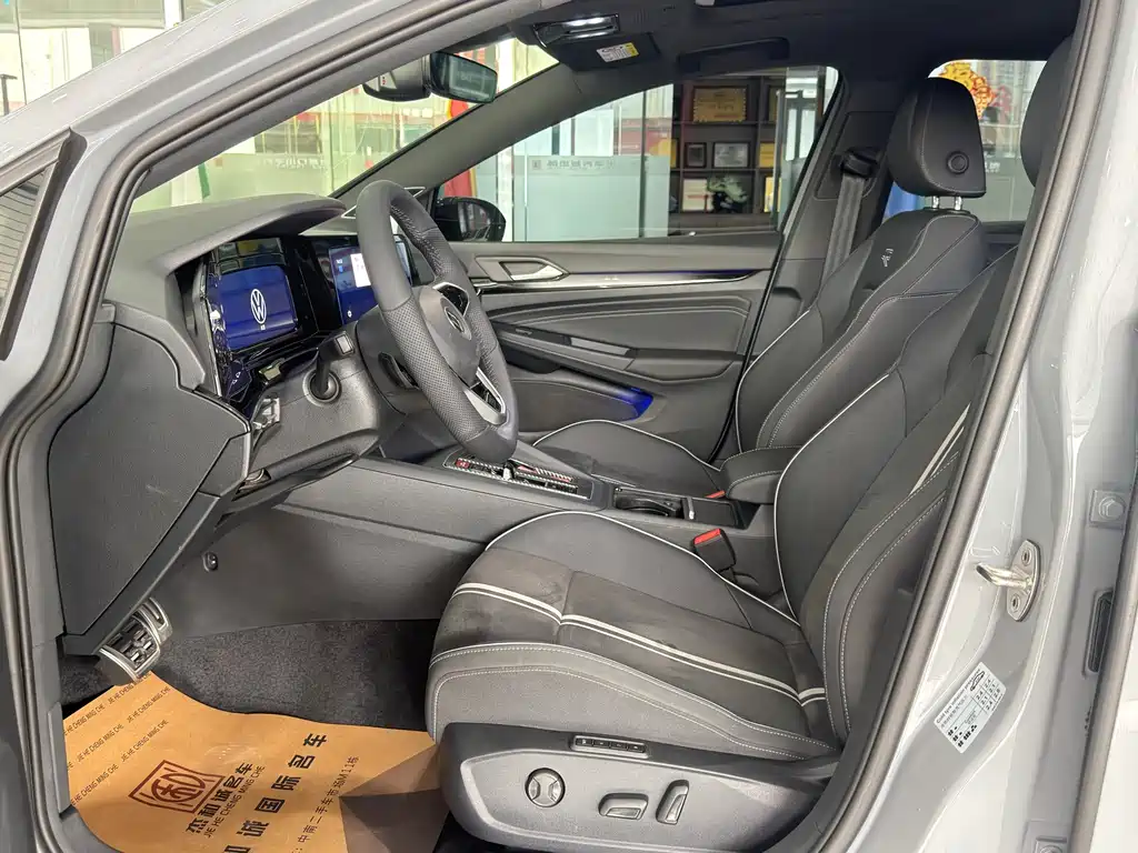 Volkswagen Golf 2021