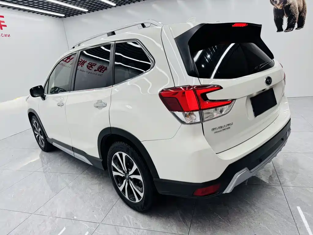 Subaru Forester 2022 — фото 17