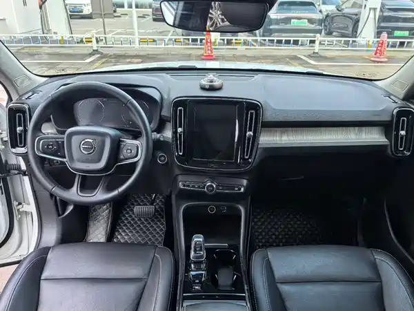 Volvo XC40 2021