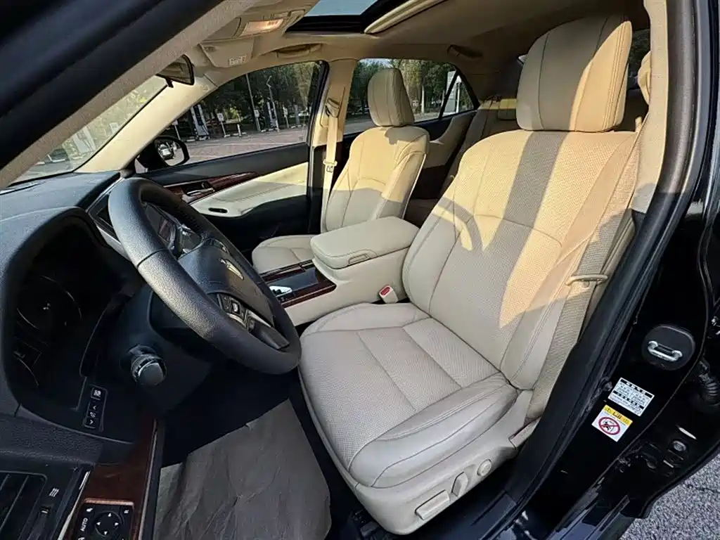 Toyota Crown 2016 — фото 13