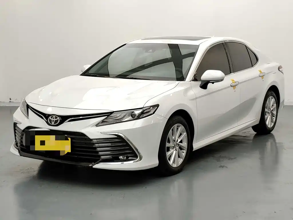 Toyota Camry 2022 — фото 1