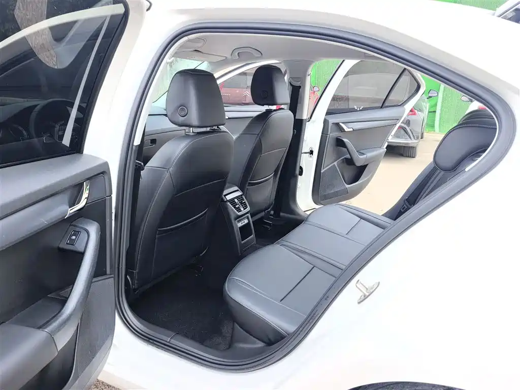 Skoda Octavia 2023 — фото 13