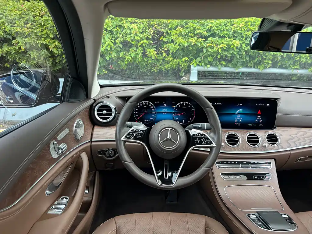 Mercedes-Benz E-Class 2023 — фото 11