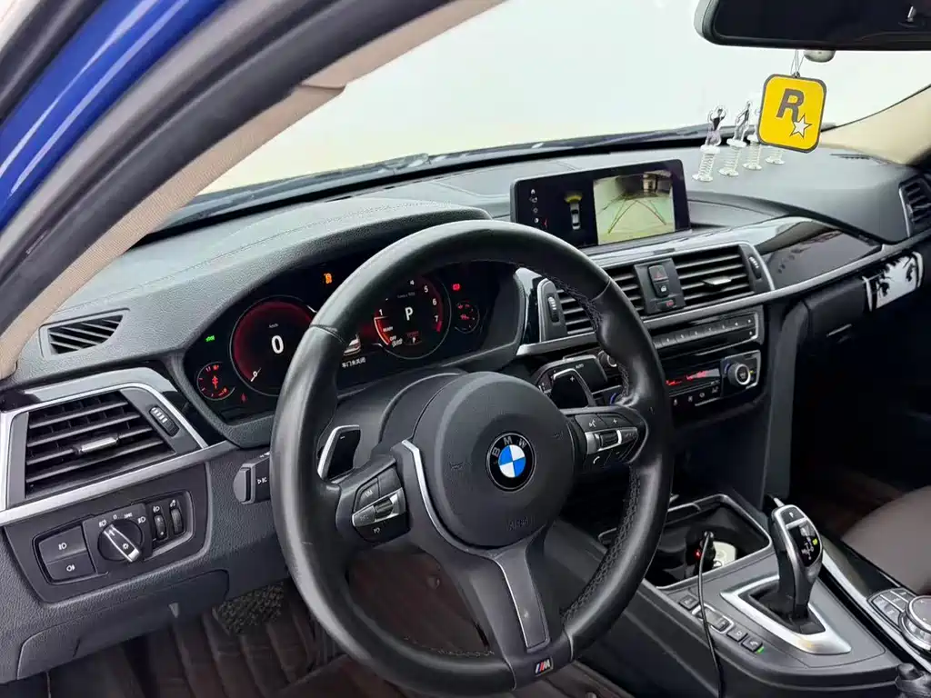 BMW 3 Series 2018 — фото 15
