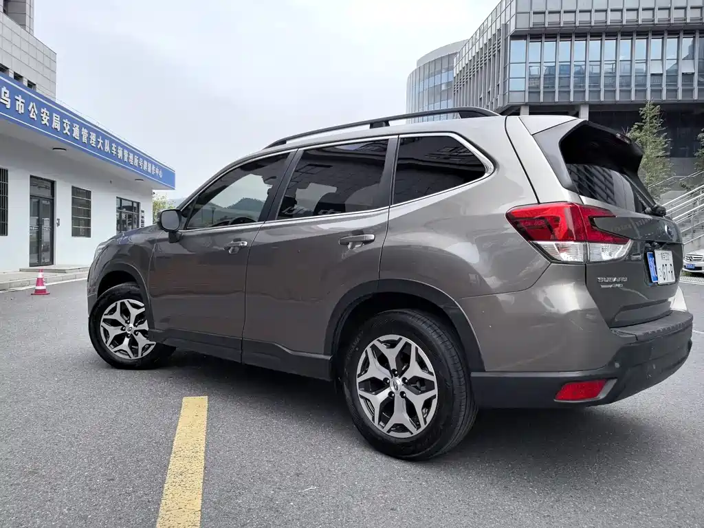 Subaru Forester 2018 — фото 9