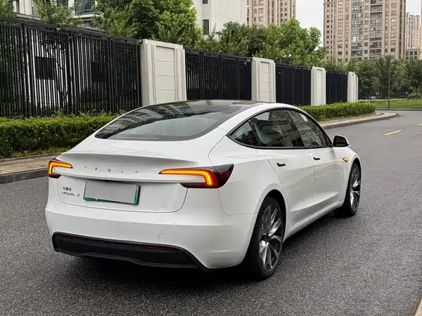 Tesla Model 3 2024