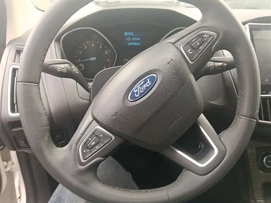 Ford Focus 2016 — фото 11