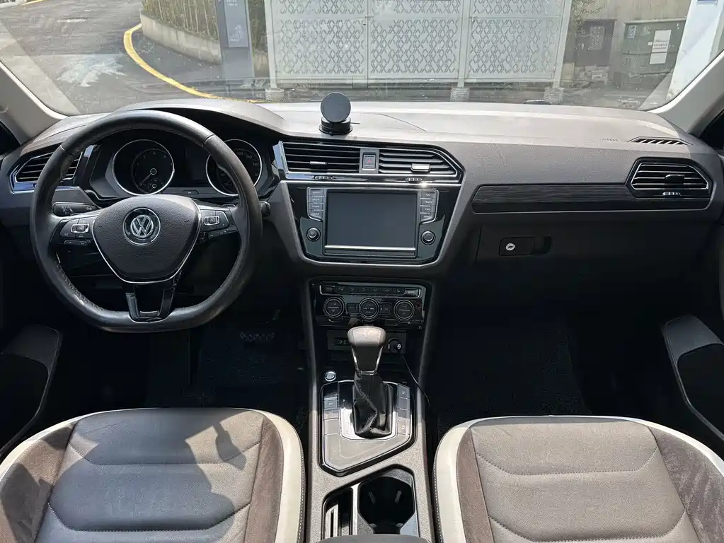Volkswagen Tiguan L 2018 — фото 9