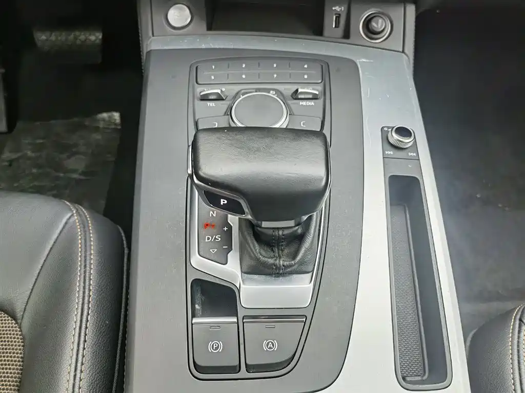 Audi Q5L 2021 — фото 13