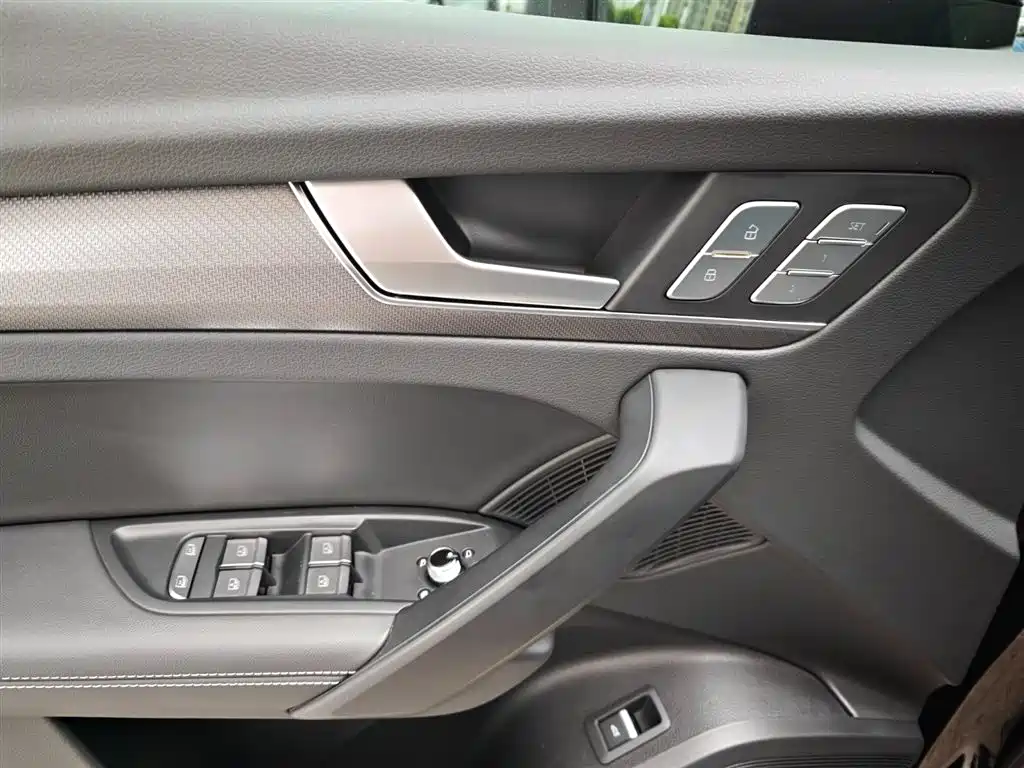 Audi Q5L 2024 — фото 6