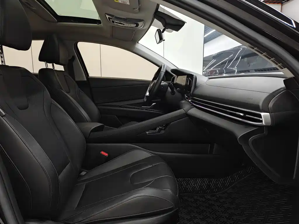 Hyundai Elantra 2023