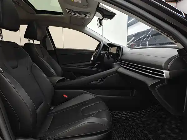 Hyundai Elantra 2023