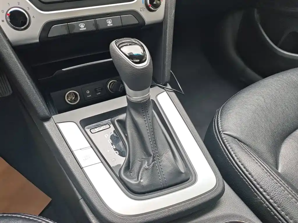 Hyundai Elantra 2016 — фото 14