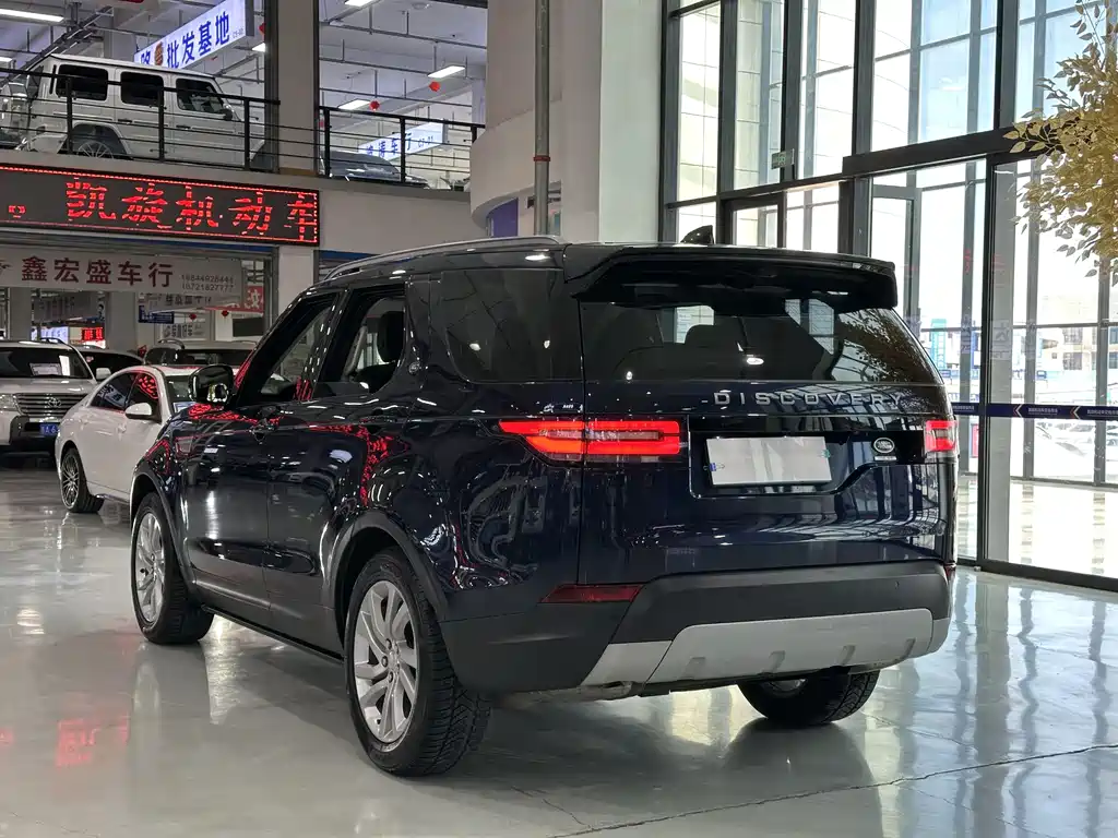 Land Rover Discovery 2018 — фото 12