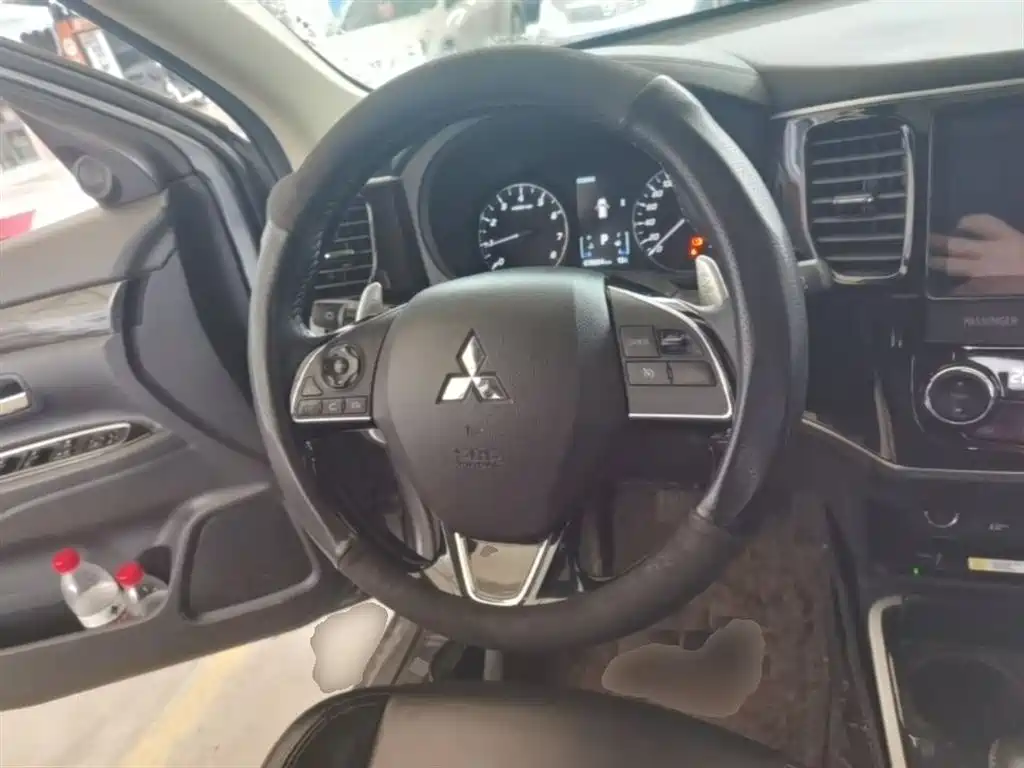Mitsubishi Outlander 2019 — фото 11