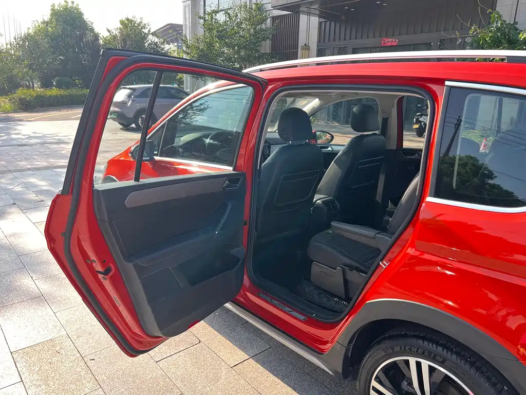 Volkswagen Touran 2018 — фото 13