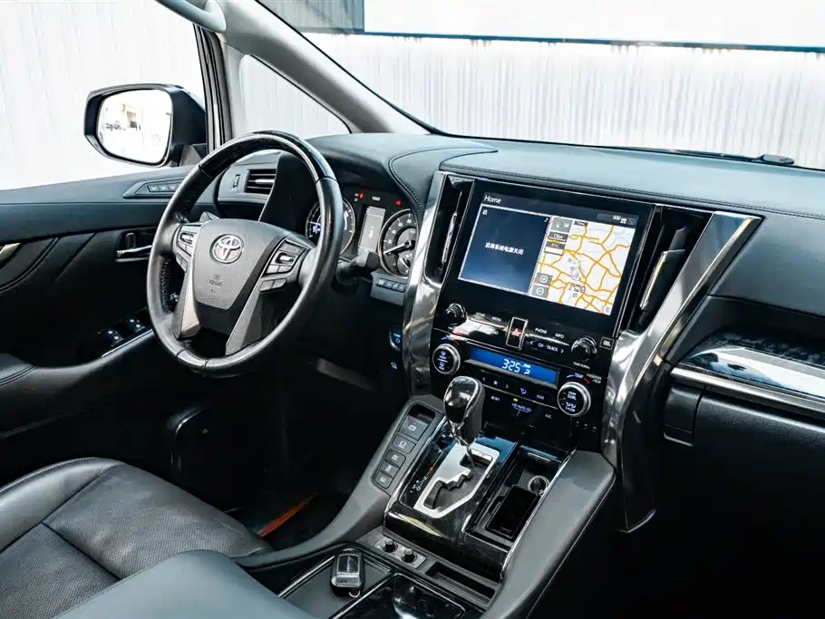 Toyota Alphard 2021 — фото 25