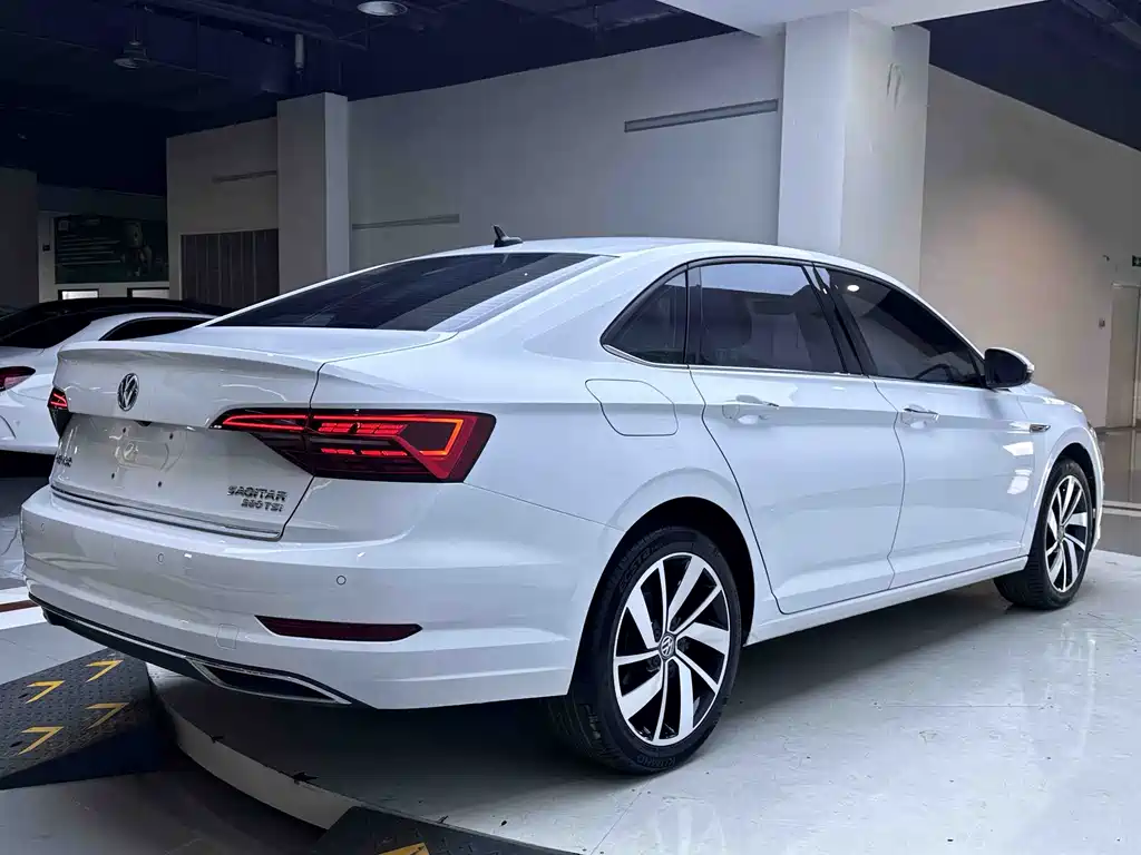 Volkswagen Sagitar 2022