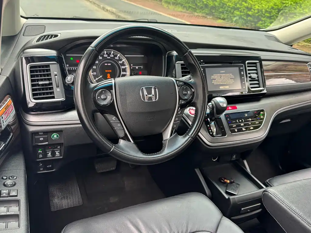 Honda Elysion 2017 — фото 16