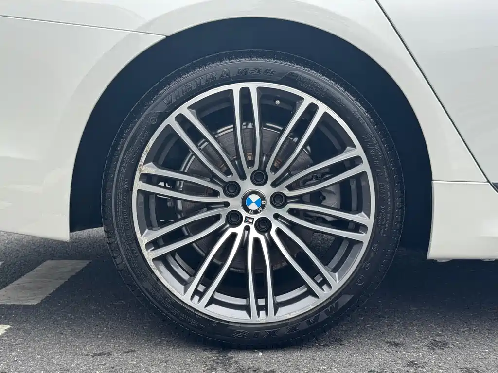 BMW 5 Series 2019 — фото 5