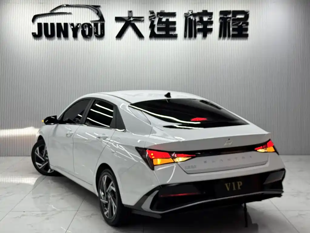 Hyundai Elantra 2024